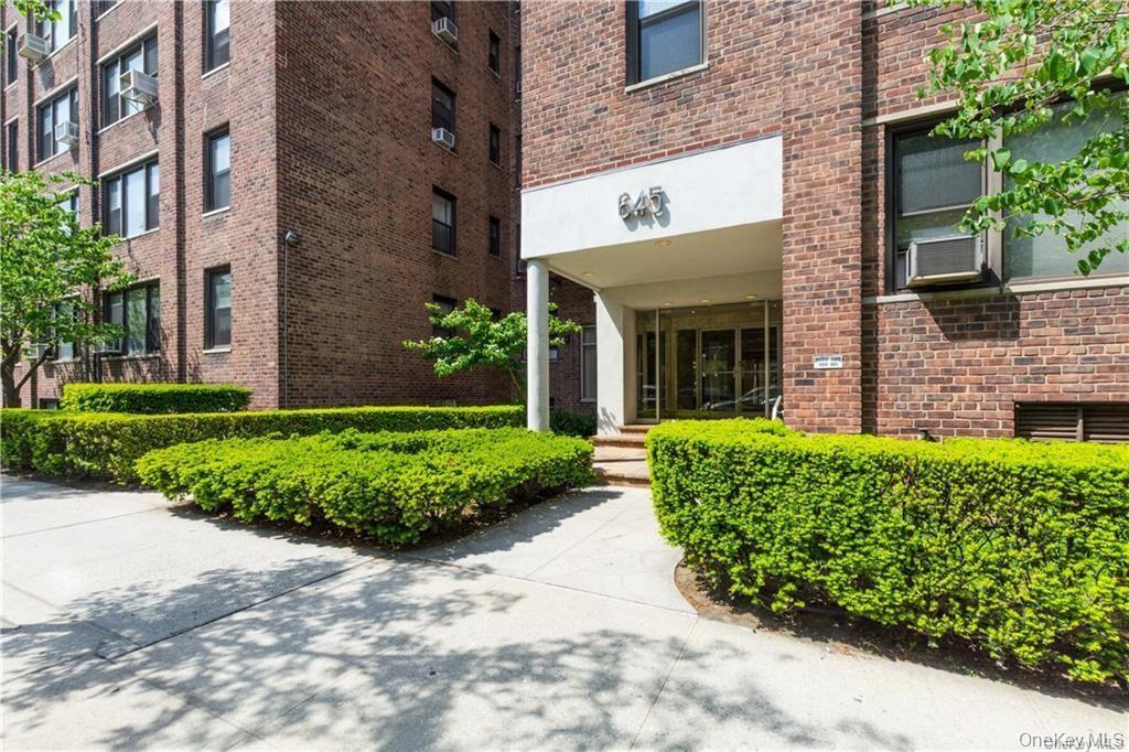 645 W 239th St, Bronx, NY 10471, USA property photo