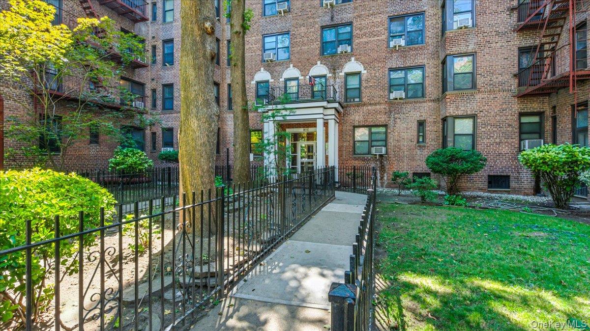88-10 34th Ave, Jackson Heights, NY 11372, USA property photo