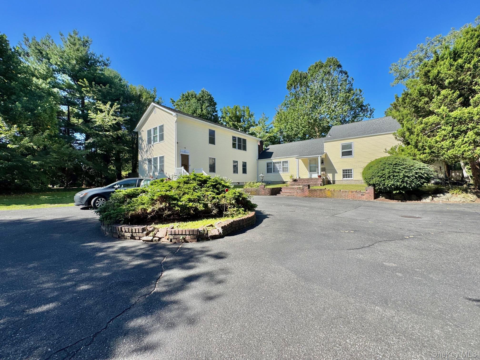 329 Deer Pk Rd, Dix Hills, NY 11746, USA property photo
