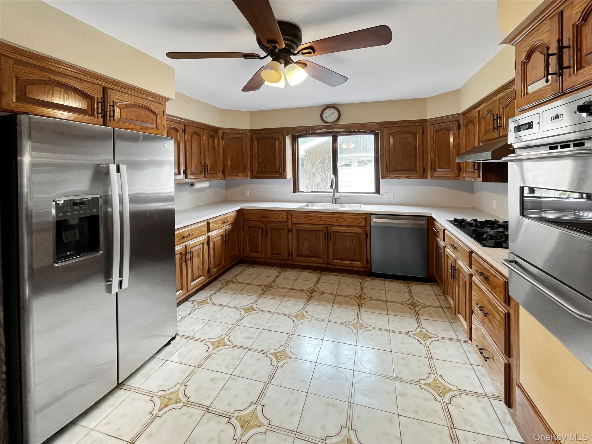 43 Elm Ave, Glen Cove, NY 11542, USA property photo