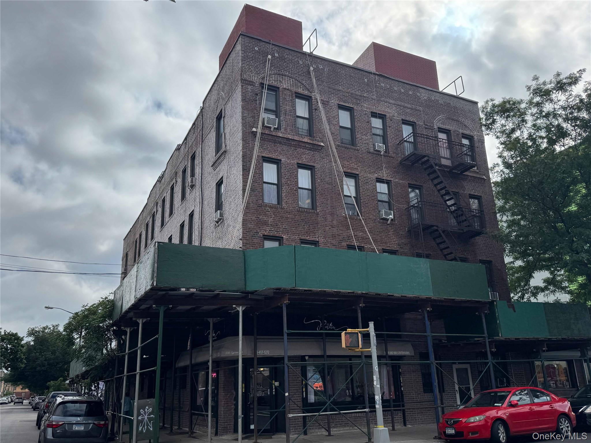 9-96 Cypress Ave, Flushing, NY 11385, USA property photo