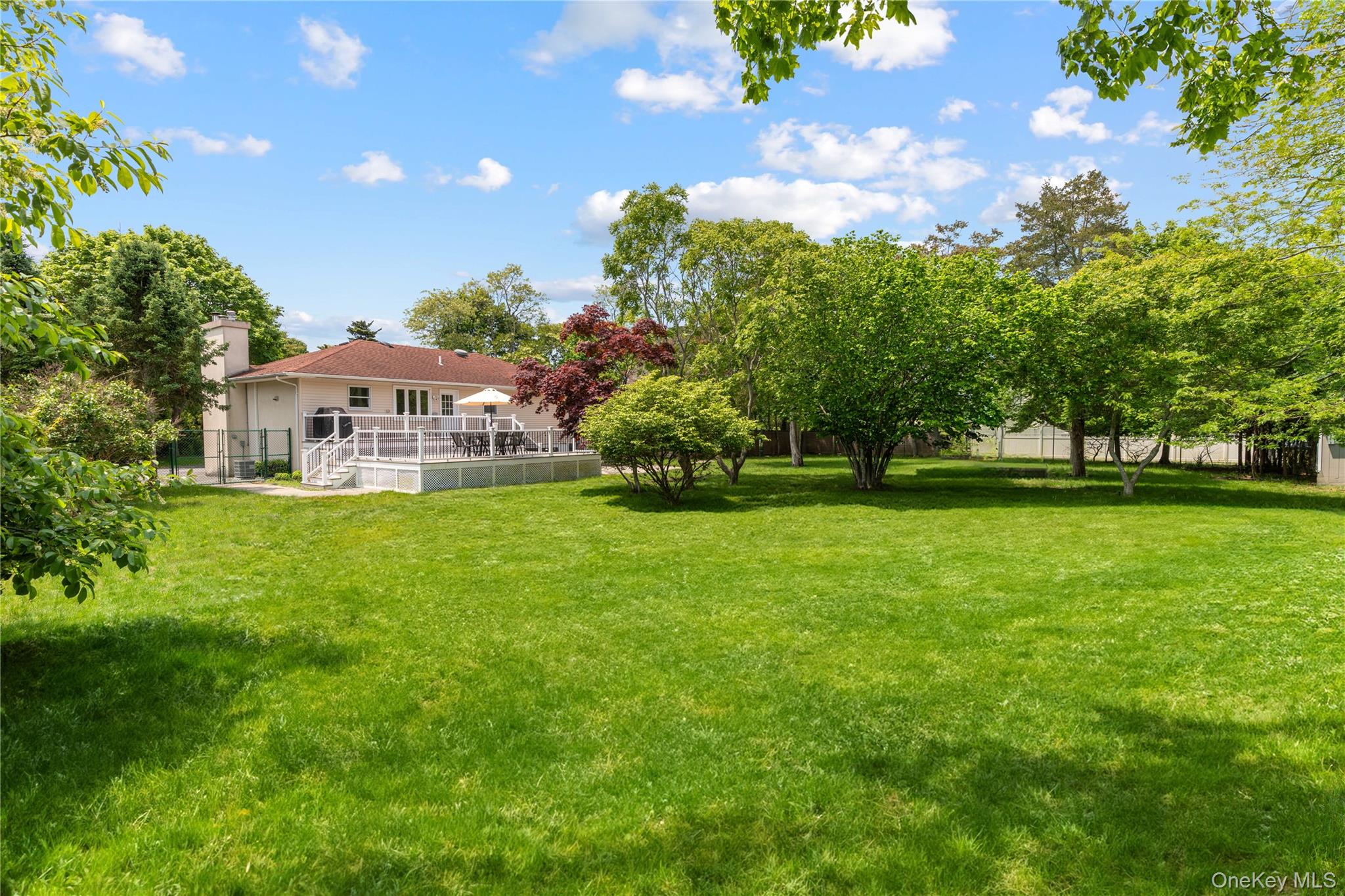 43 Shinnecock Rd, Hampton Bays, NY 11946, USA property photo