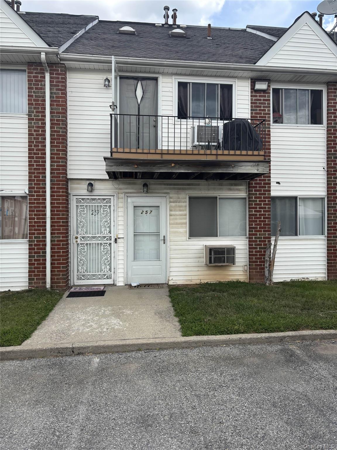 257 Maple Pkwy, Staten Island, NY 10303, USA property photo