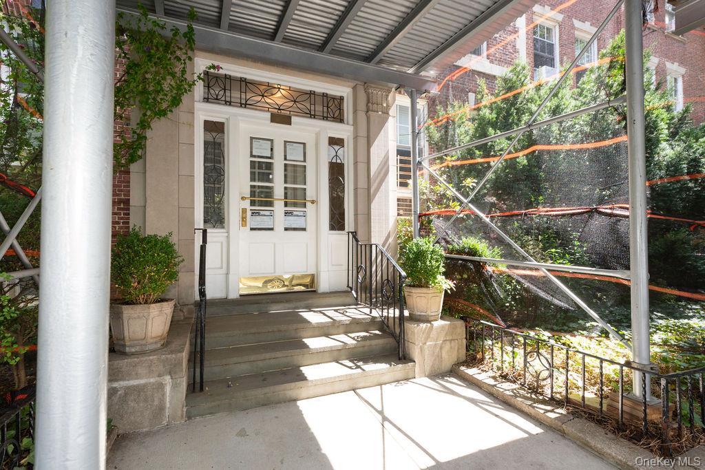 35-13 76th St, Flushing, NY 11372, USA property photo