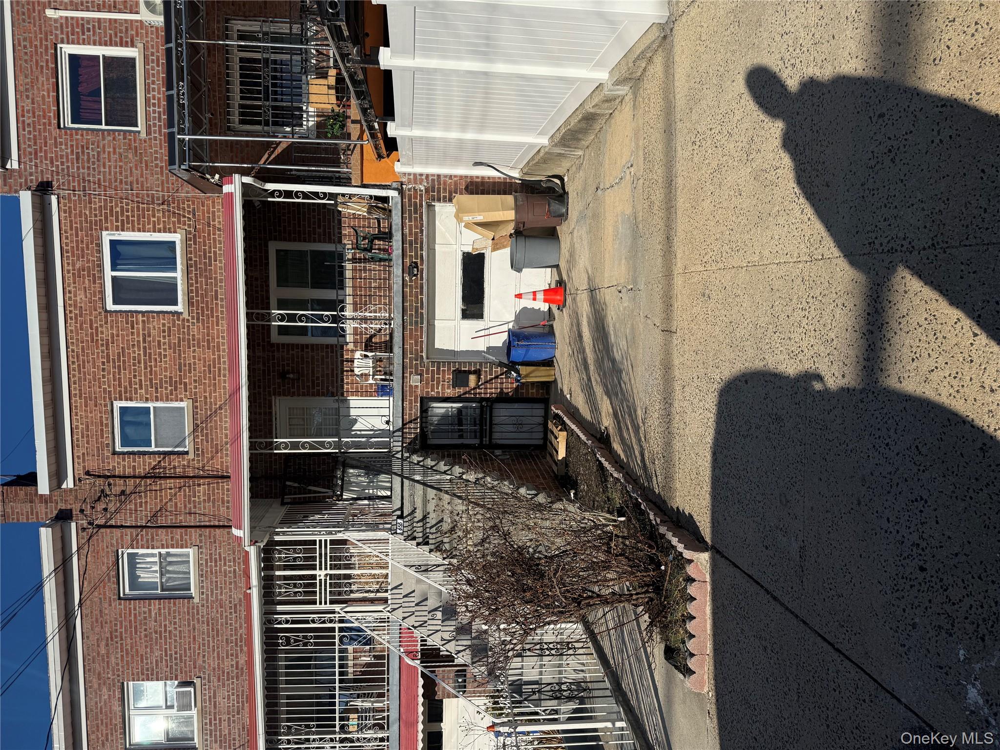 655 E 240th St, Bronx, NY 10470, USA property photo
