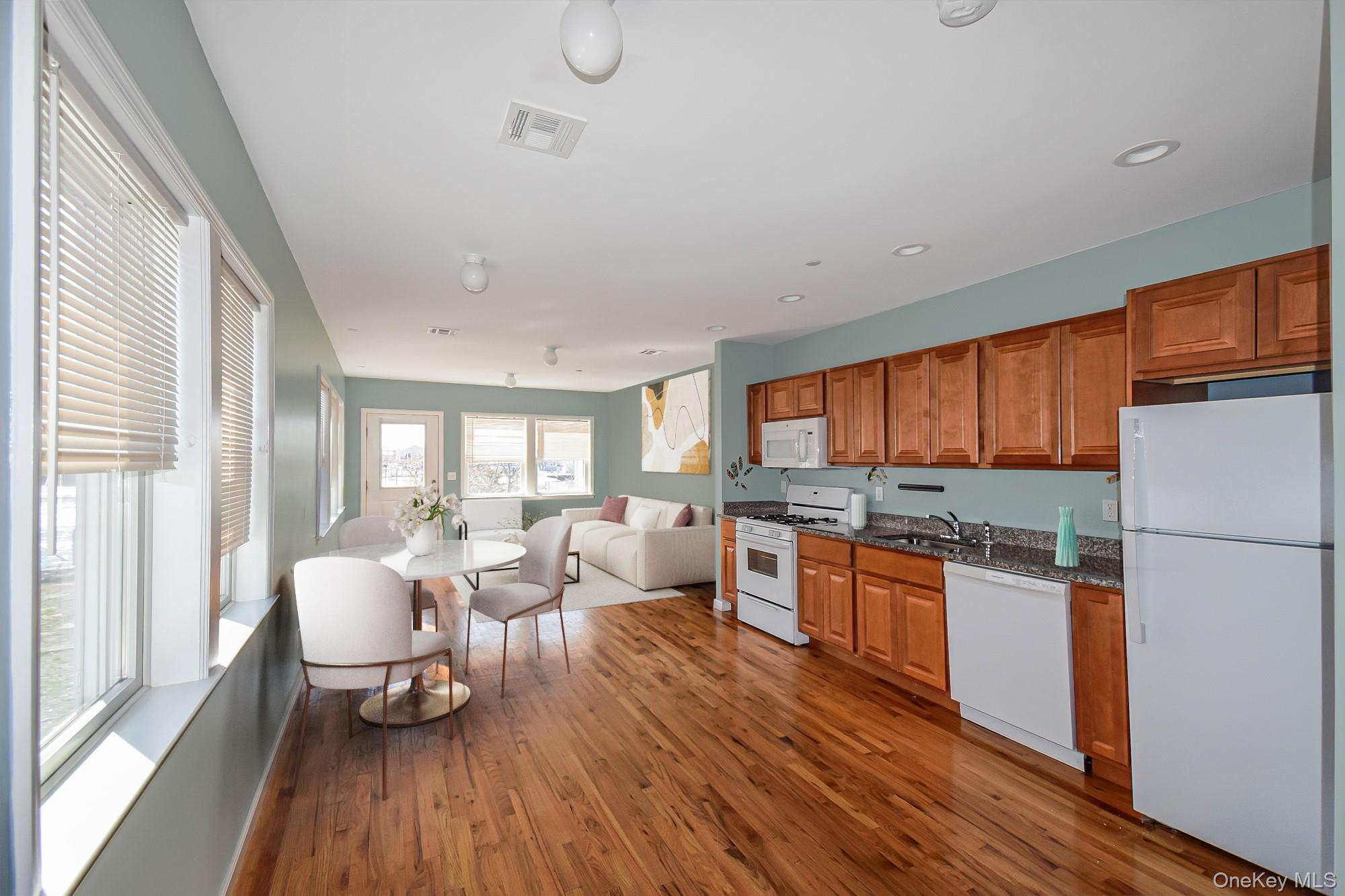 9963 Lockwood Ct, Howard Beach, NY 11414, USA property photo