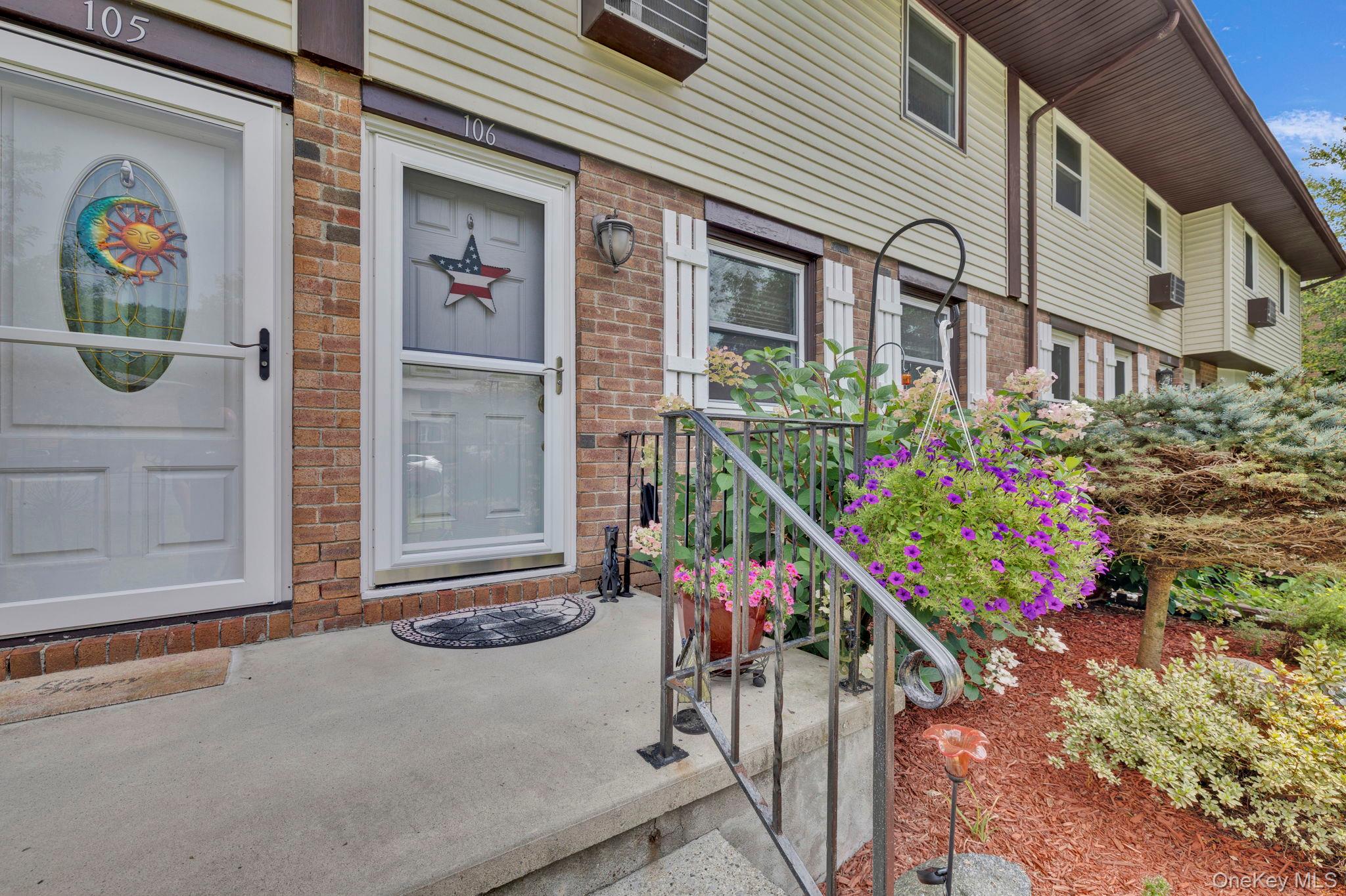 106 Parr Meadow Dr, Newburgh, NY 12550, USA property photo