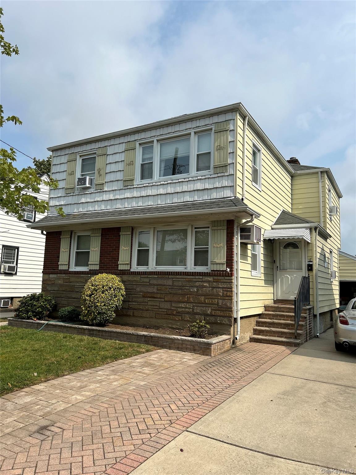 17 Hazel Pl, Lynbrook, NY 11563, USA property photo