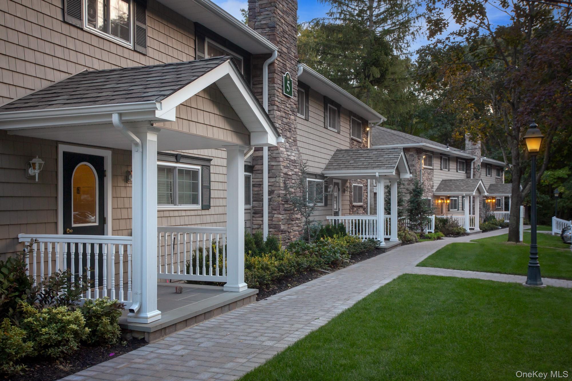 2 Dark Hollow Rd, Port Jefferson, NY 11777, USA property photo