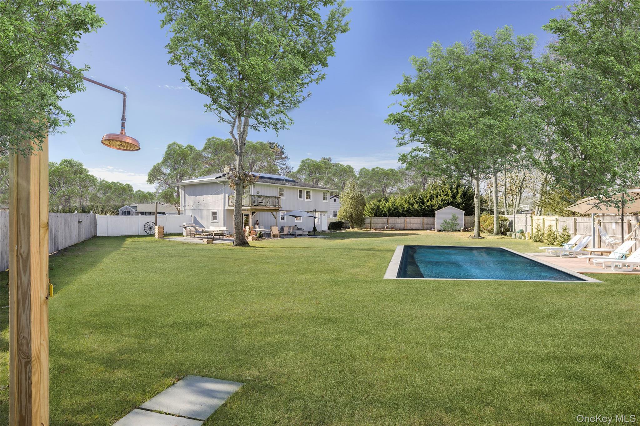 8 Westerly Rd, Hampton Bays, NY 11946, USA property photo