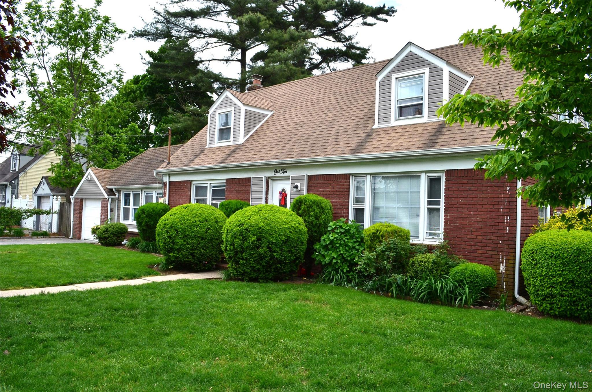 110 Powell Pl, Hempstead, NY 11550, USA property photo