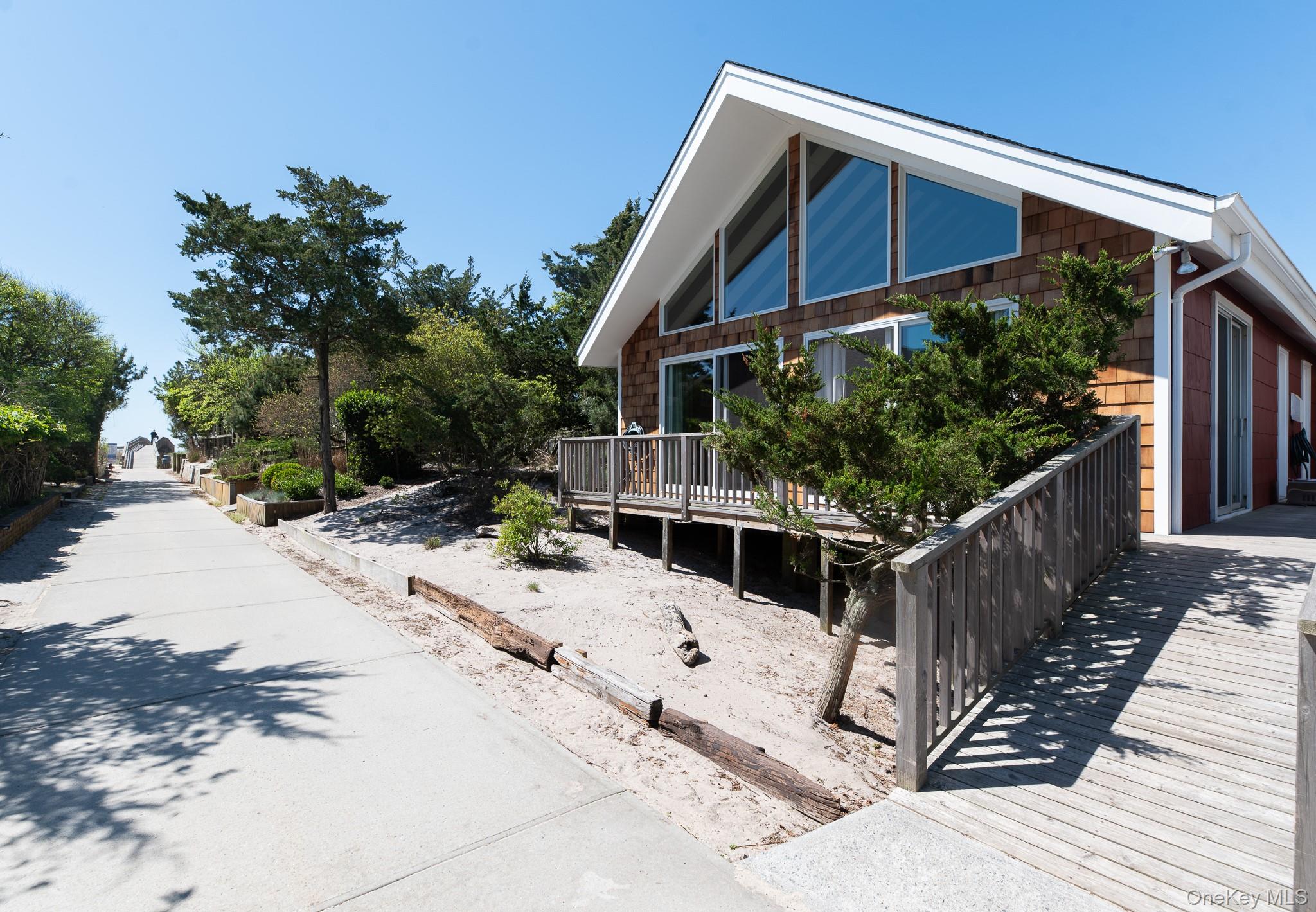 66 Bungalow Ln, Ocean Beach, NY 11770, USA property photo