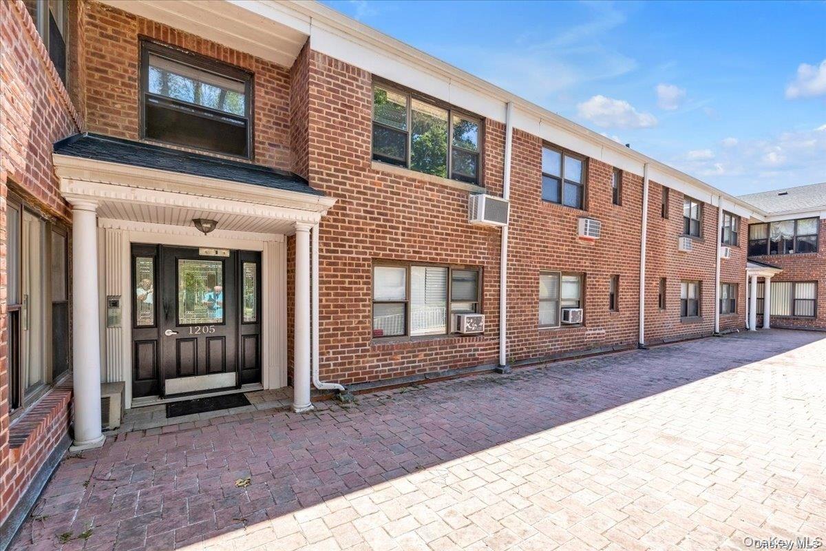 1205 E Broadway, Hewlett, NY 11557, USA property photo