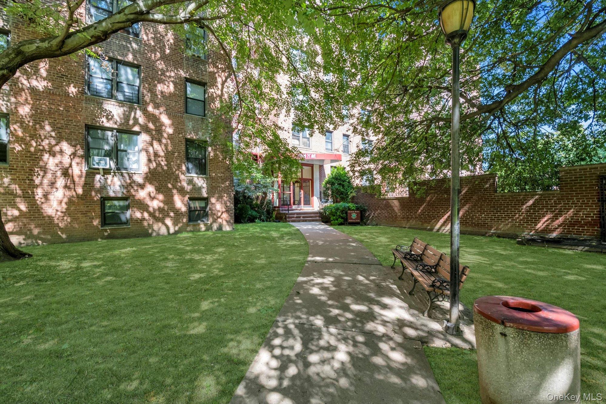 150-30 71st Ave, Kew Gardens Hills, NY 11367, USA property photo