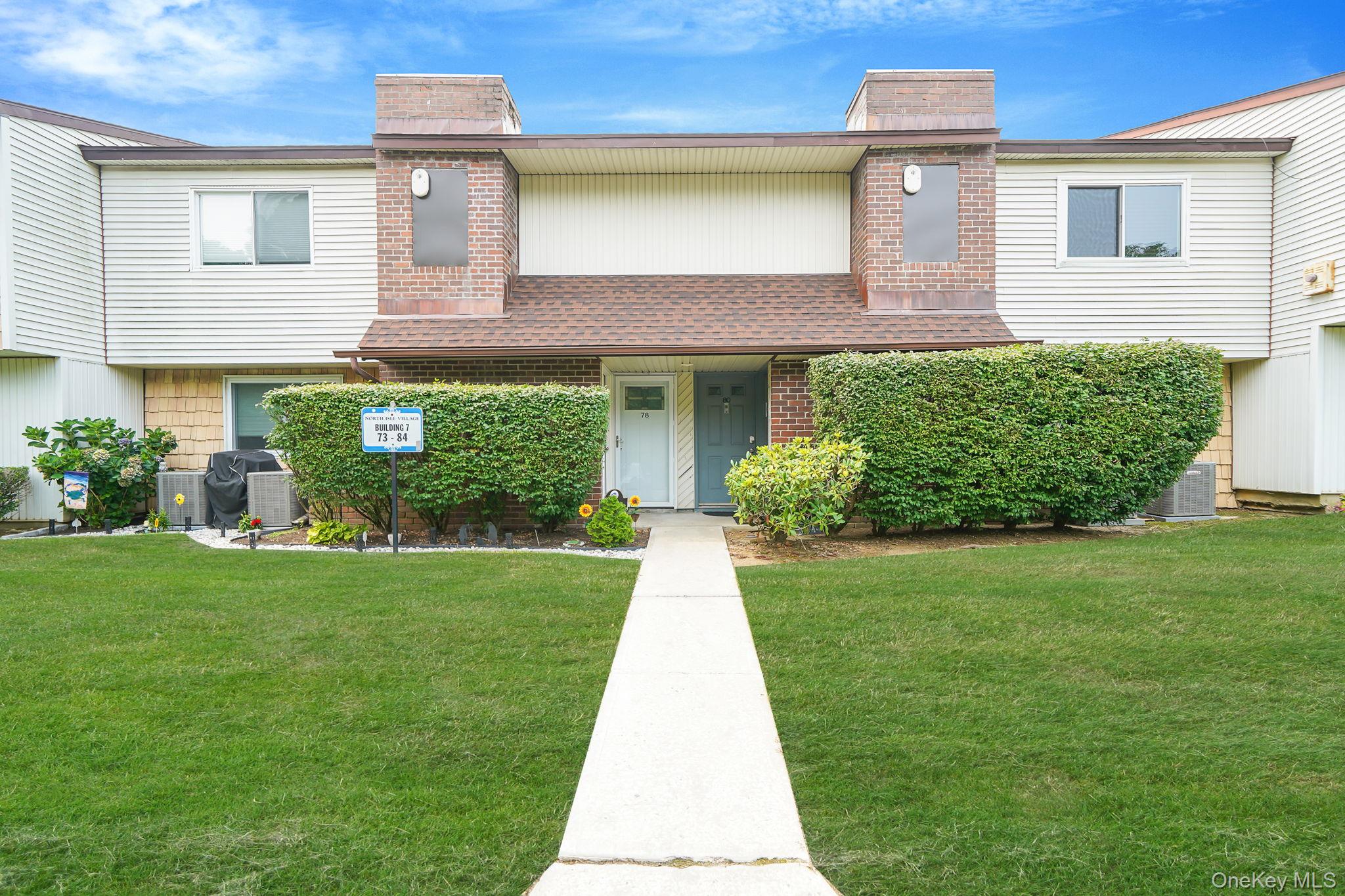 79 Pointe Cir S, Coram, NY 11727, USA property photo