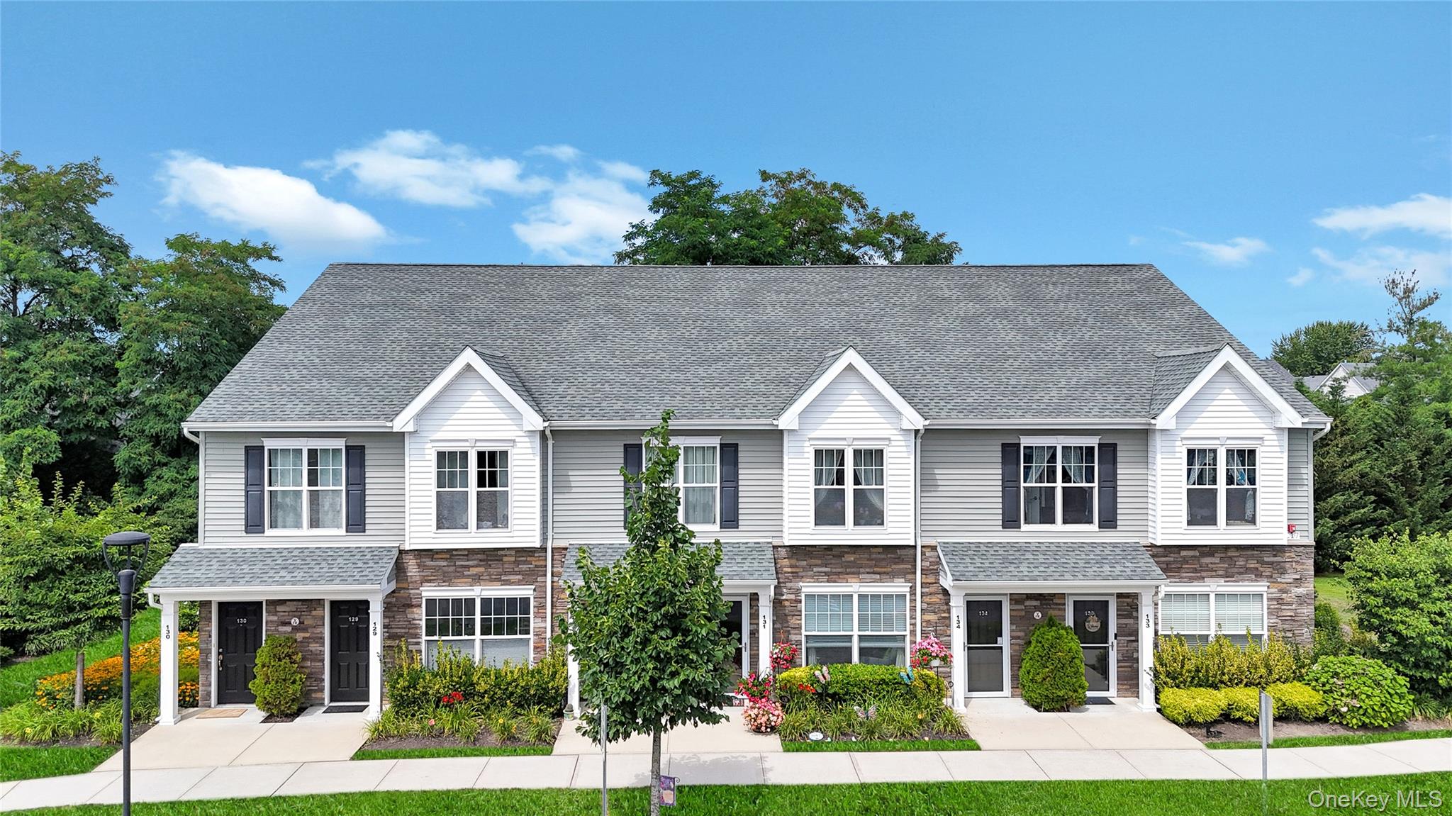 132 Weatherby Ln, Central Islip, NY 11722, USA property photo