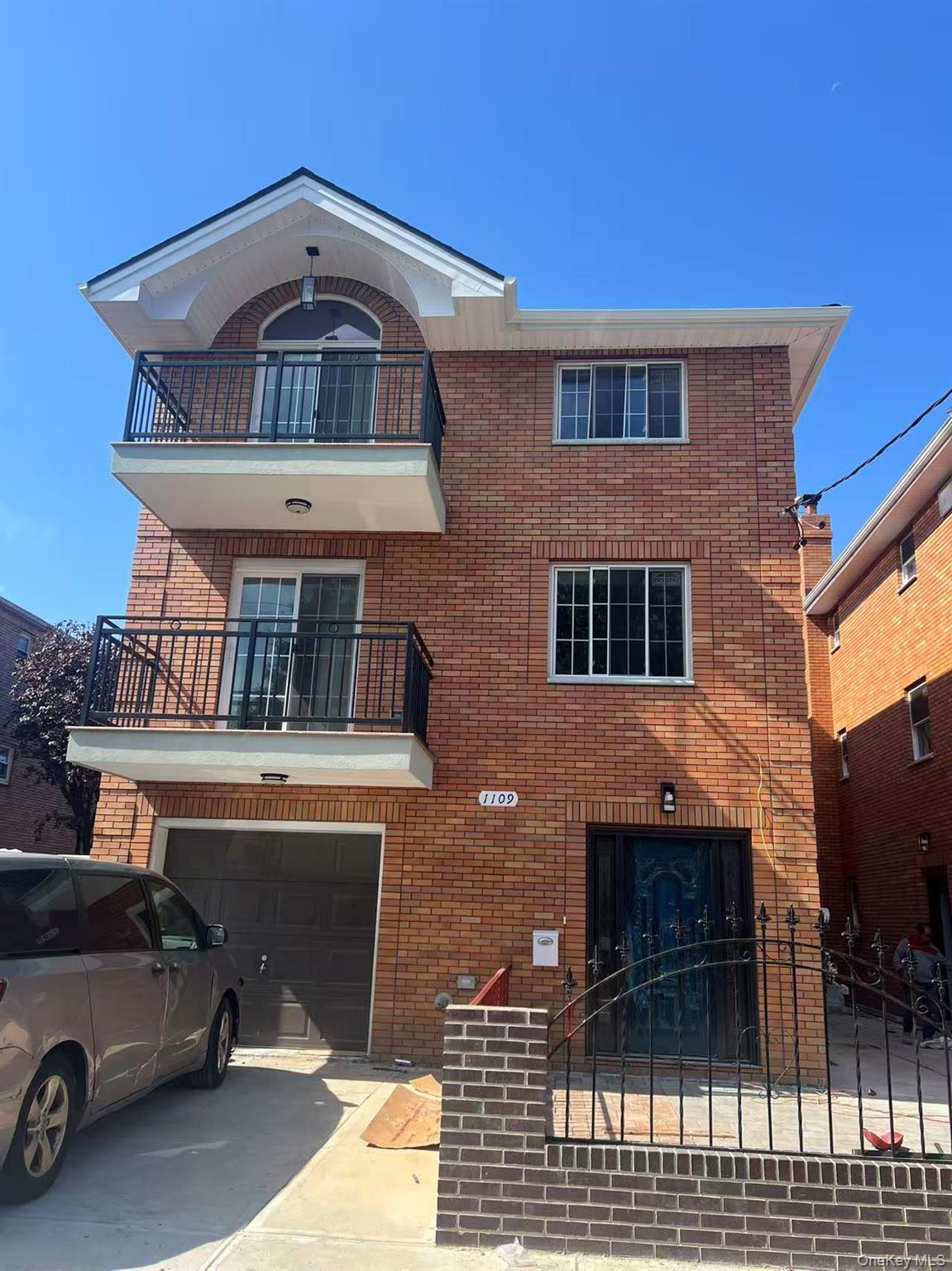 1109 Clarence Ave, Bronx, NY 10465, USA property photo