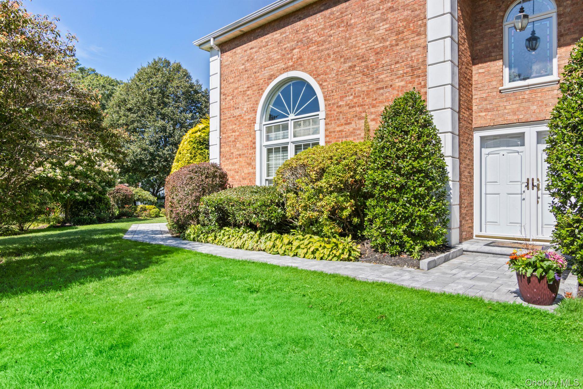 77 The Woods, Commack, NY 11725, USA property photo