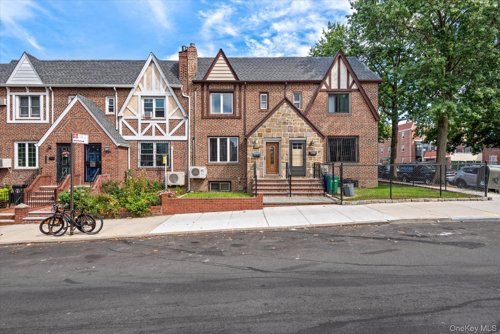 30-63 85th St, Flushing, NY 11370, USA property photo