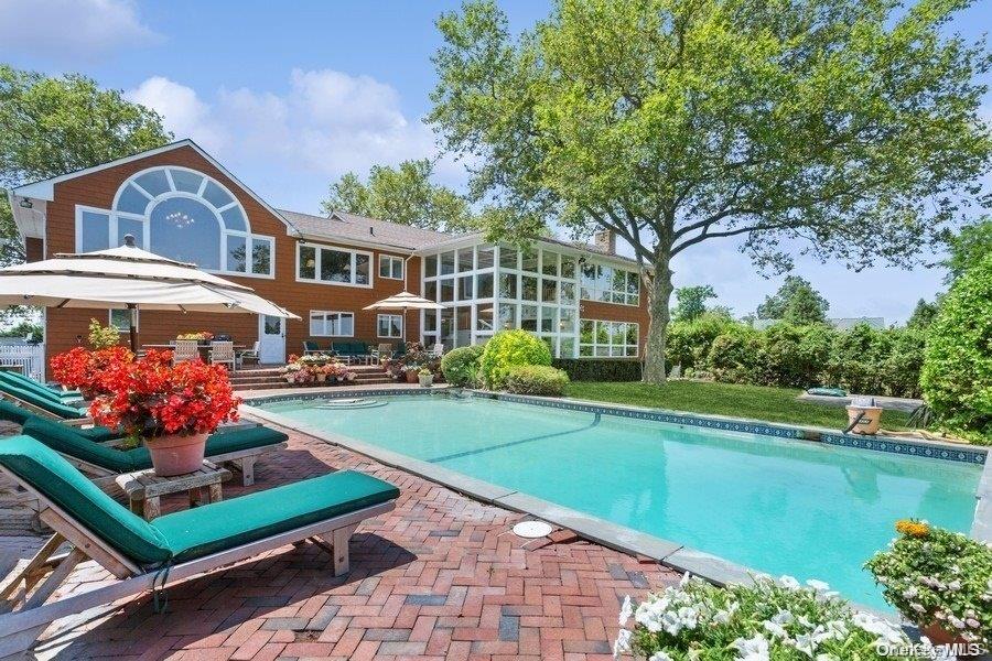 30 Thixton Dr, Hewlett, NY 11557, USA property photo