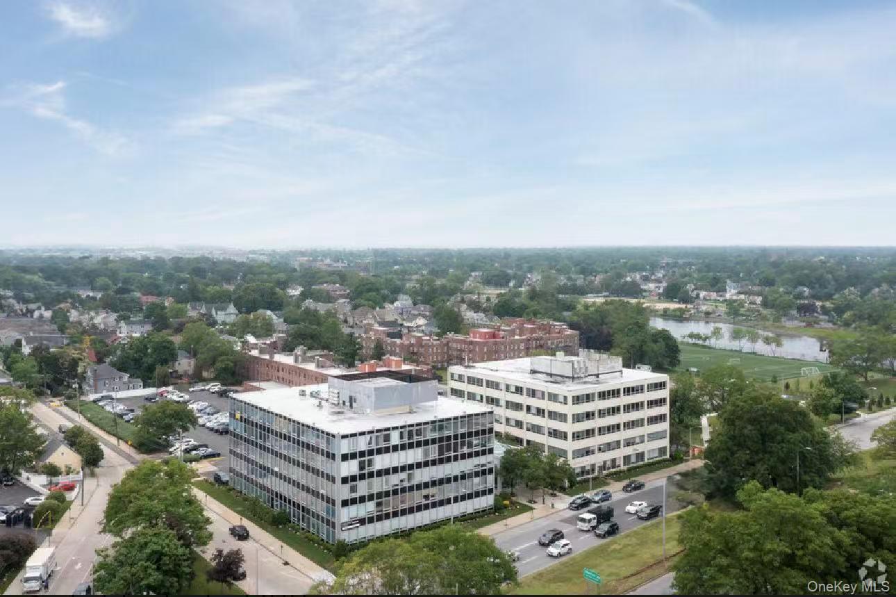 100 Merrick Rd, Rockville Centre, NY 11570, USA property photo