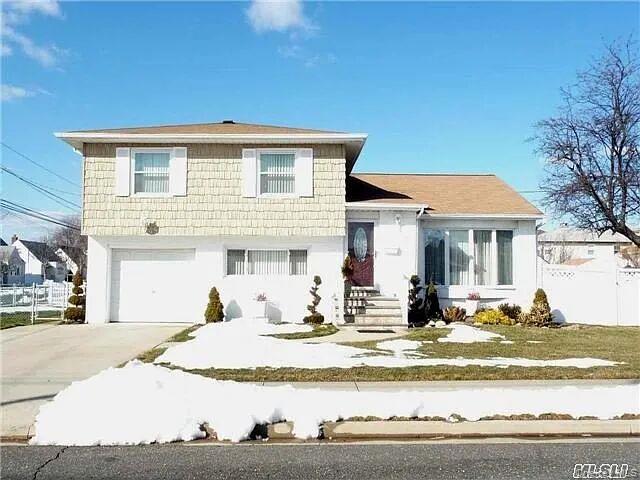 128 Cedar St, Freeport, NY 11520, USA property photo
