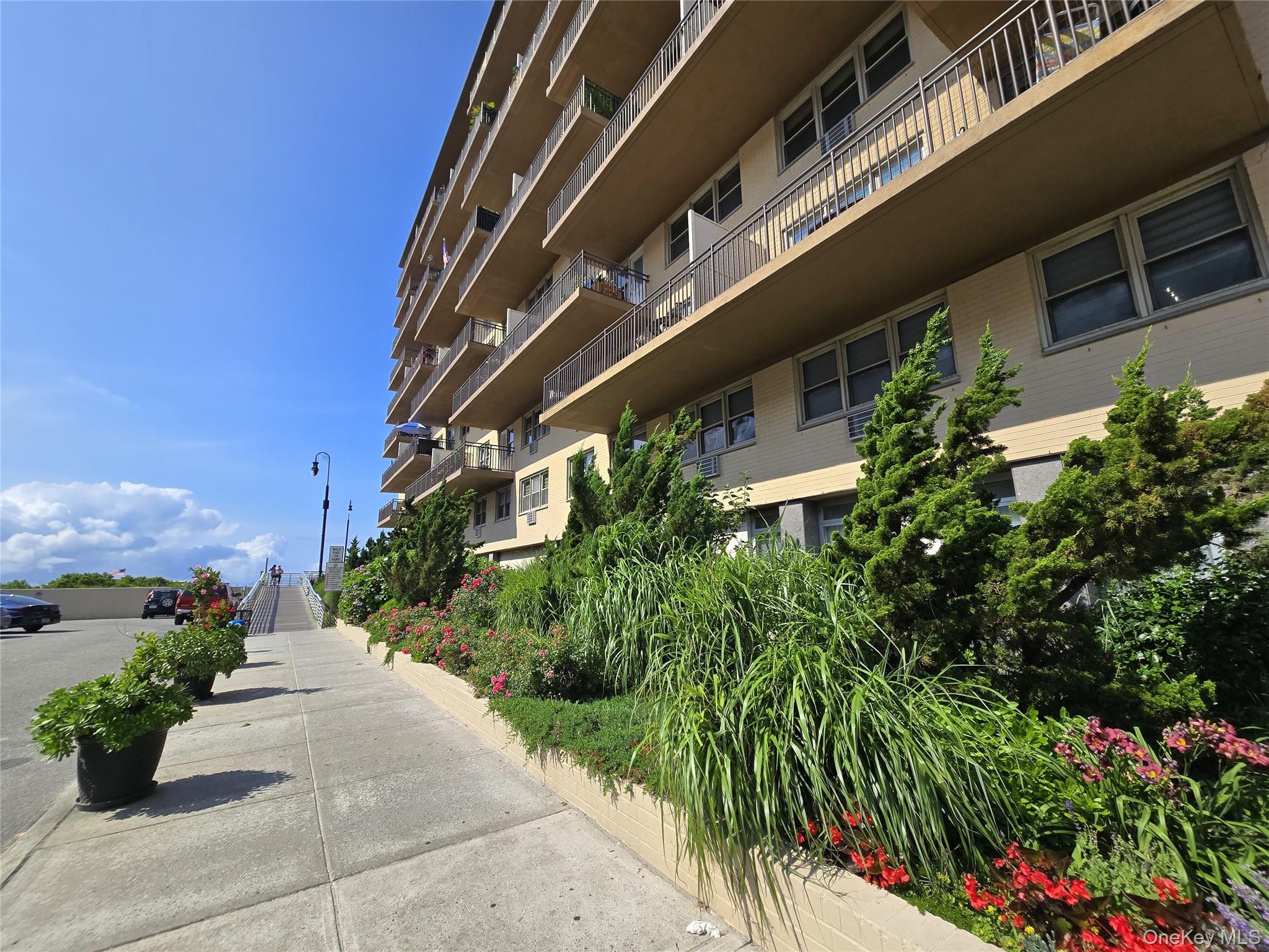25 Neptune Boulevard Unit 2T Long Beach, NY 11561 property photo