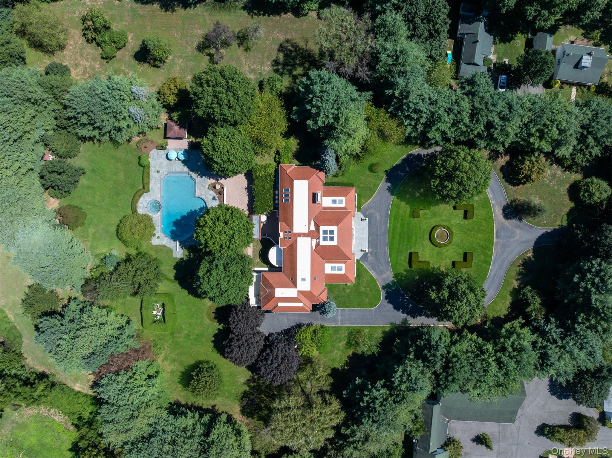 23 Old Westbury Rd, Old Westbury, NY 11568, USA property photo