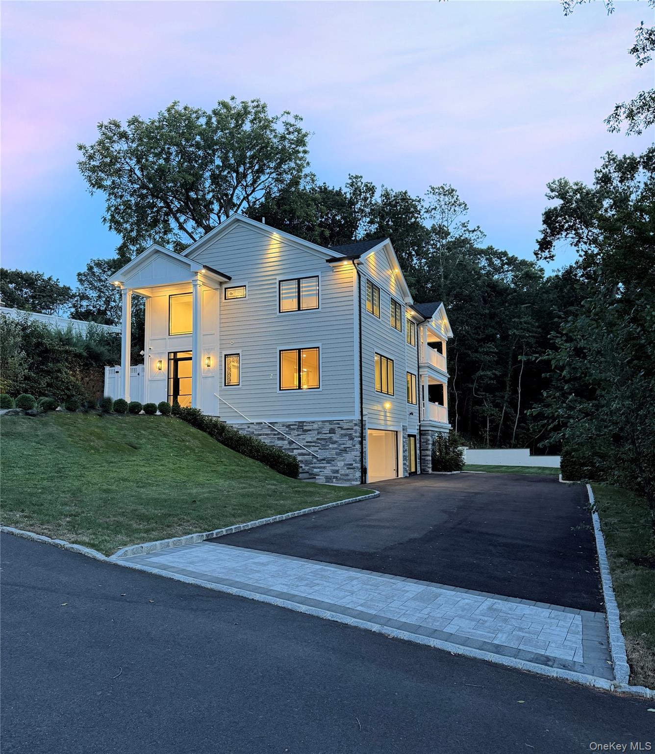 2 Arthur Pl, Woodbury, NY 11797, USA property photo