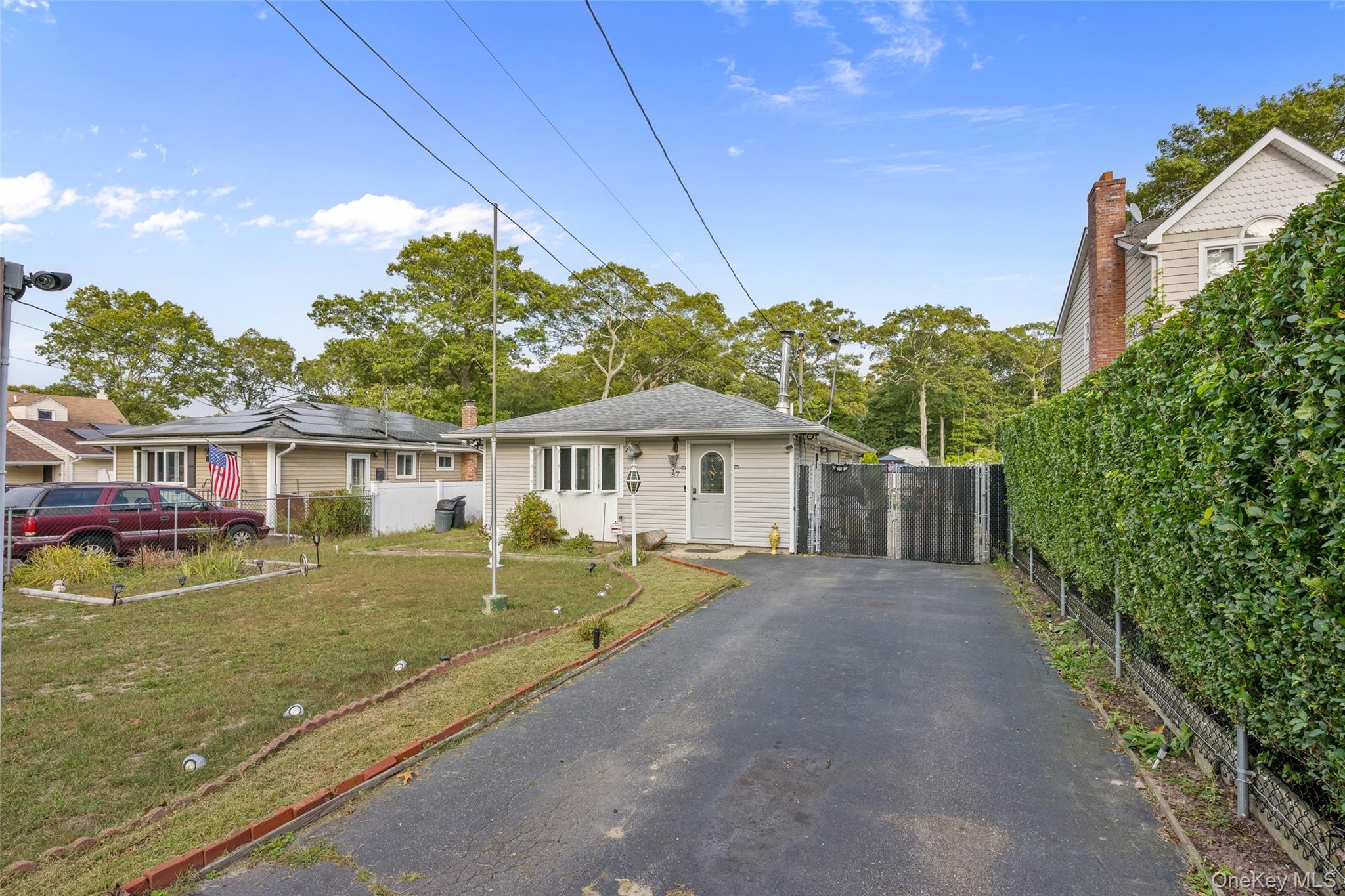 87 Biltmore Dr, Mastic Beach, NY 11951, USA property photo