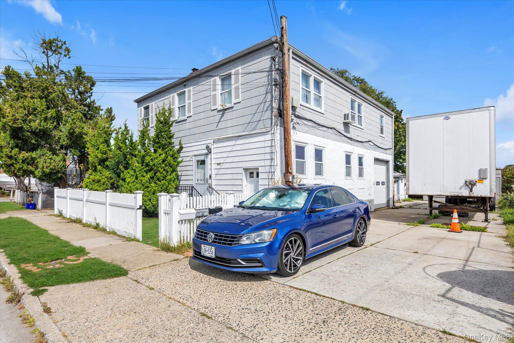 105 East Dr, Garden City, NY 11530, USA property photo