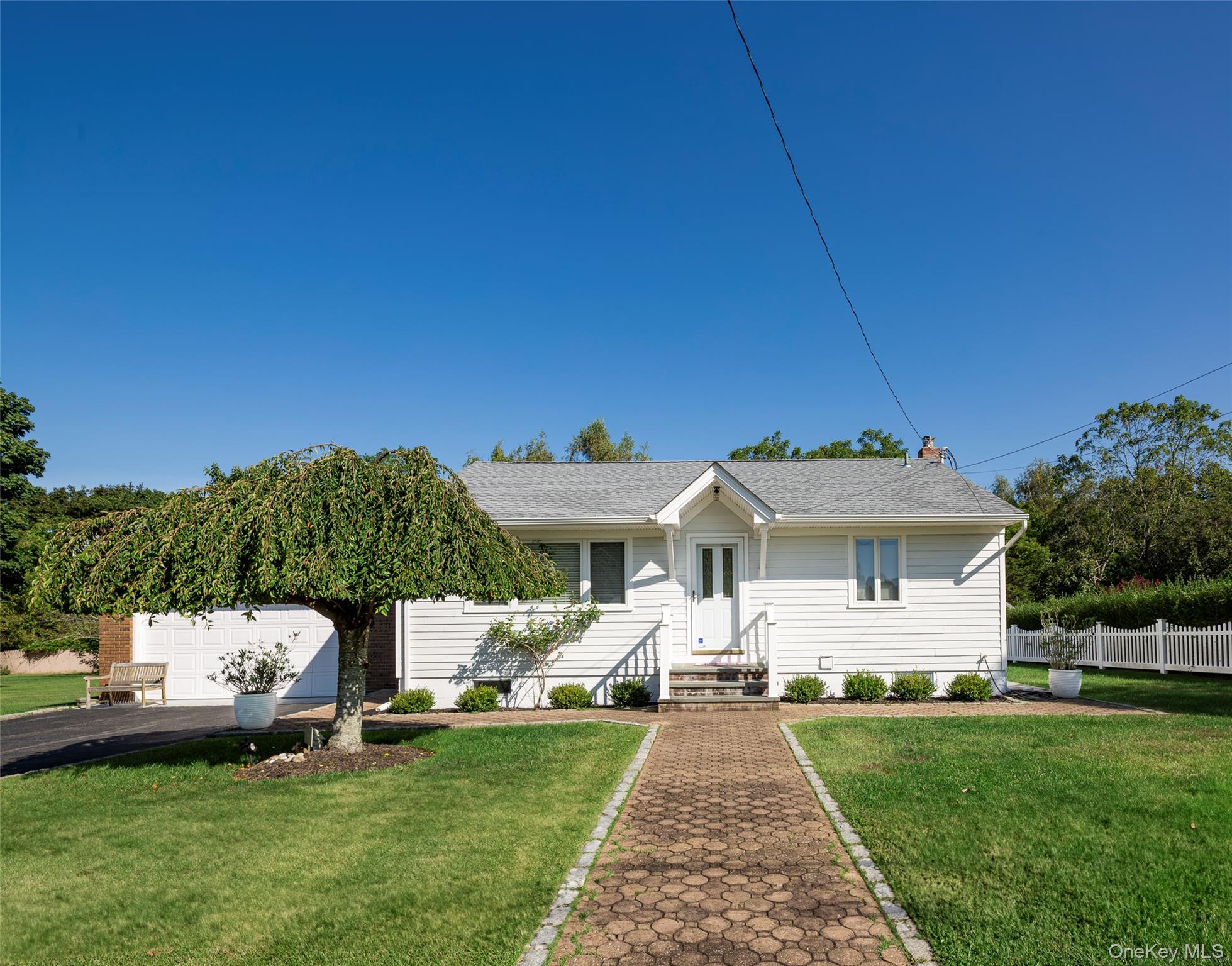 275 Maier Pl, Southold, NY 11971, USA property photo
