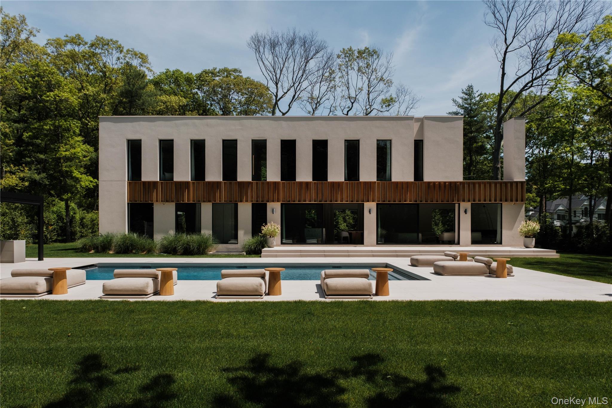 96 Godfrey Ln, Huntington, NY 11743, USA property photo