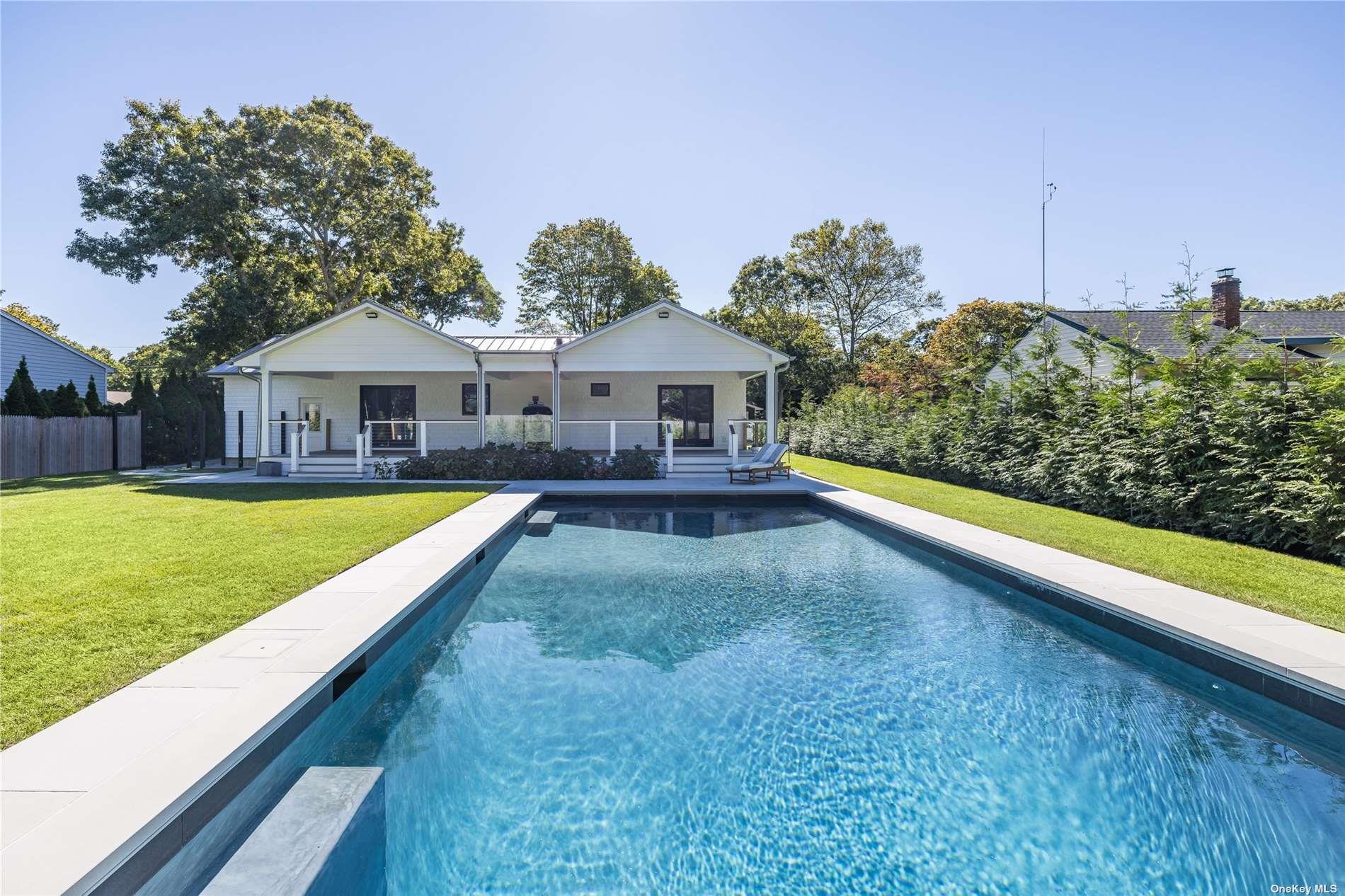 69 School St, Hampton Bays, NY 11946, USA property photo