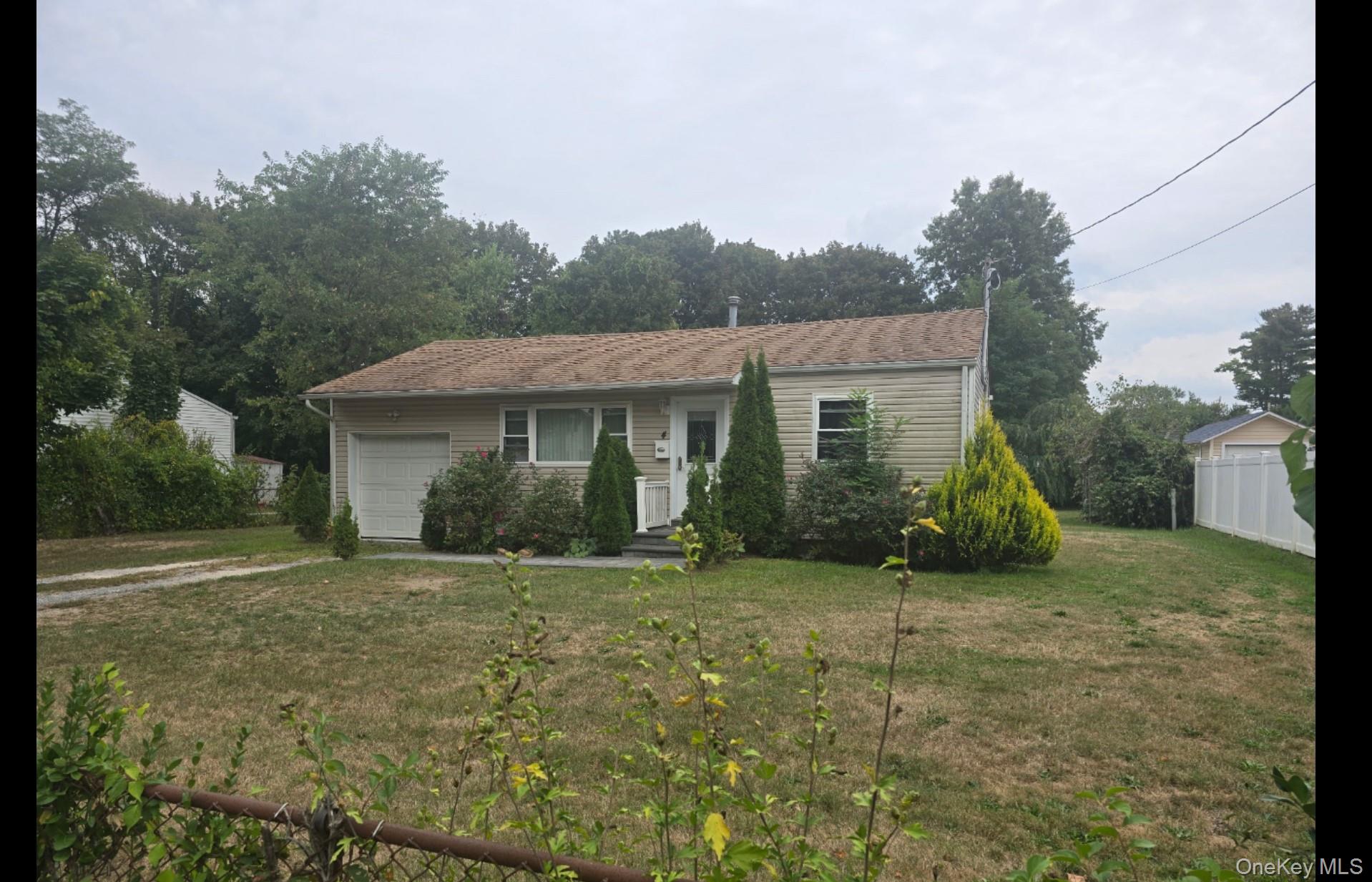 4 Patton St, Brentwood, NY 11717, USA property photo