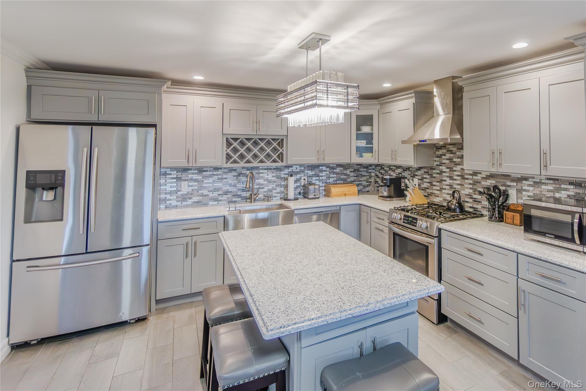 166 Cedar Ct, Copiague, NY 11726, USA property photo
