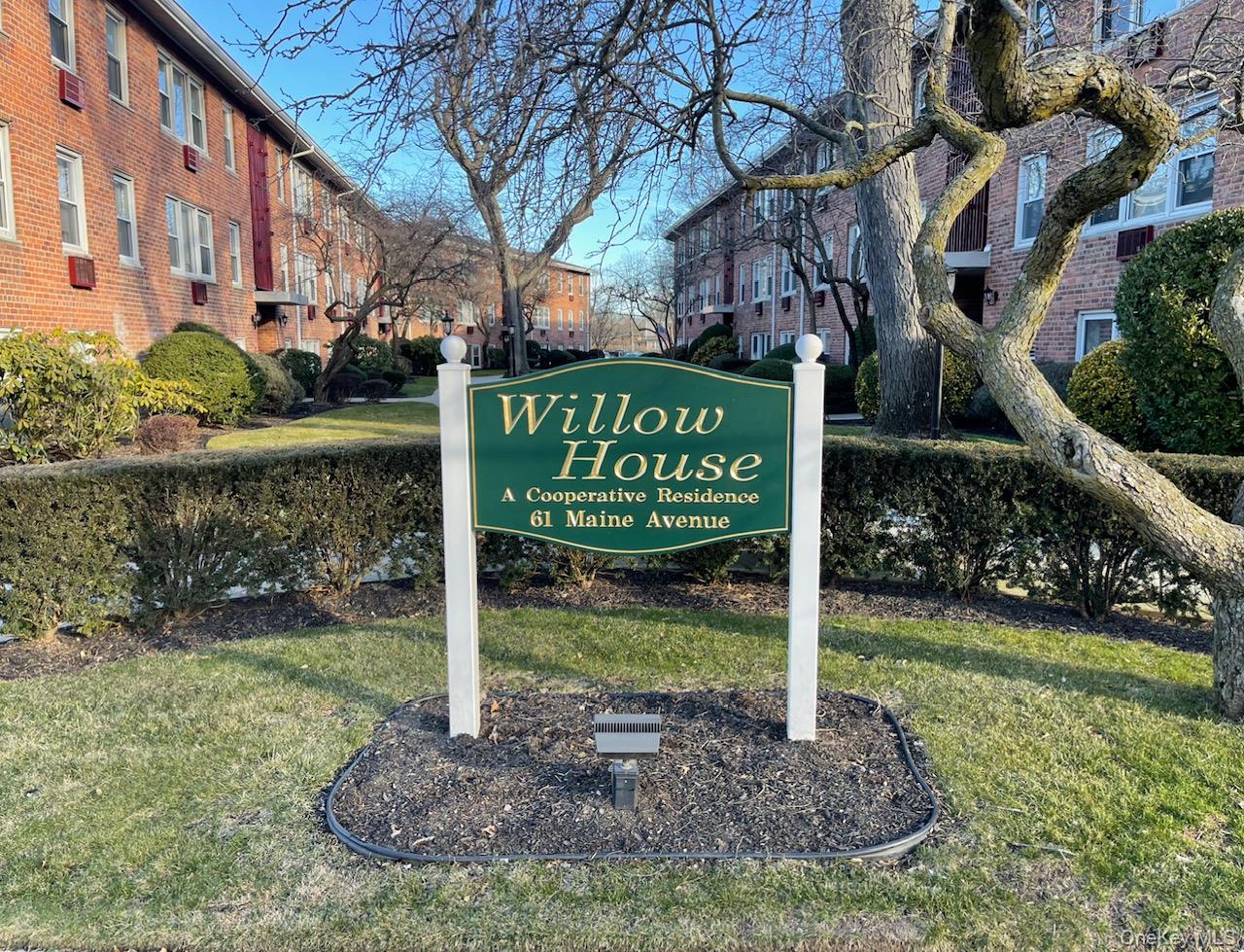 61 Maine Ave, Rockville Centre, NY 11570, USA property photo