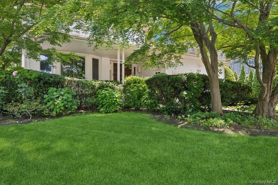 764 Sherwood Ct, Valley Stream, NY 11581, USA property photo