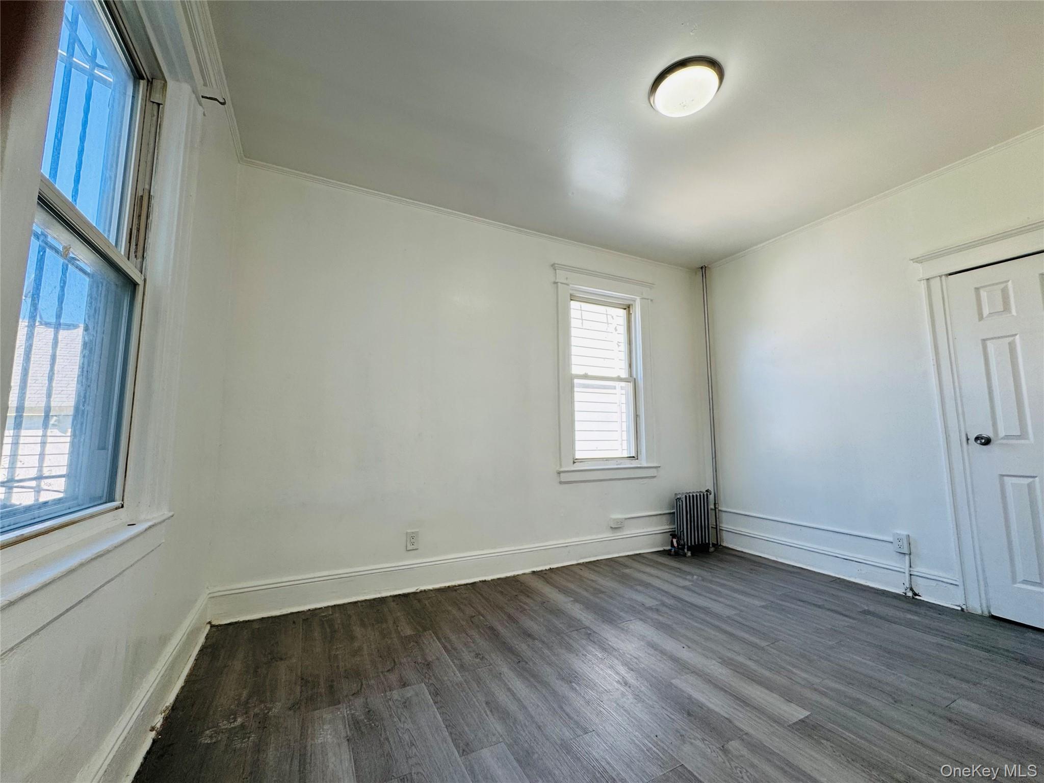 27-24 Gillmore St, Flushing, NY 11369, USA property photo