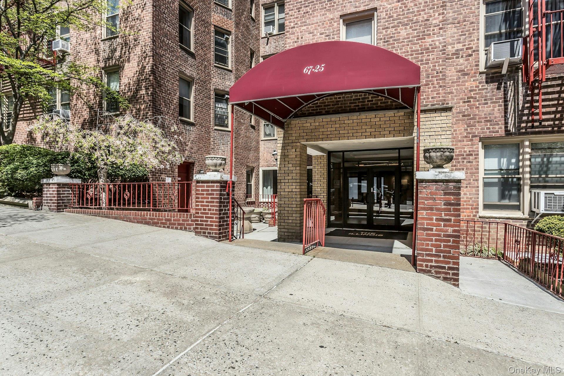 67-25 Clyde St, Forest Hills, NY 11375, USA property photo