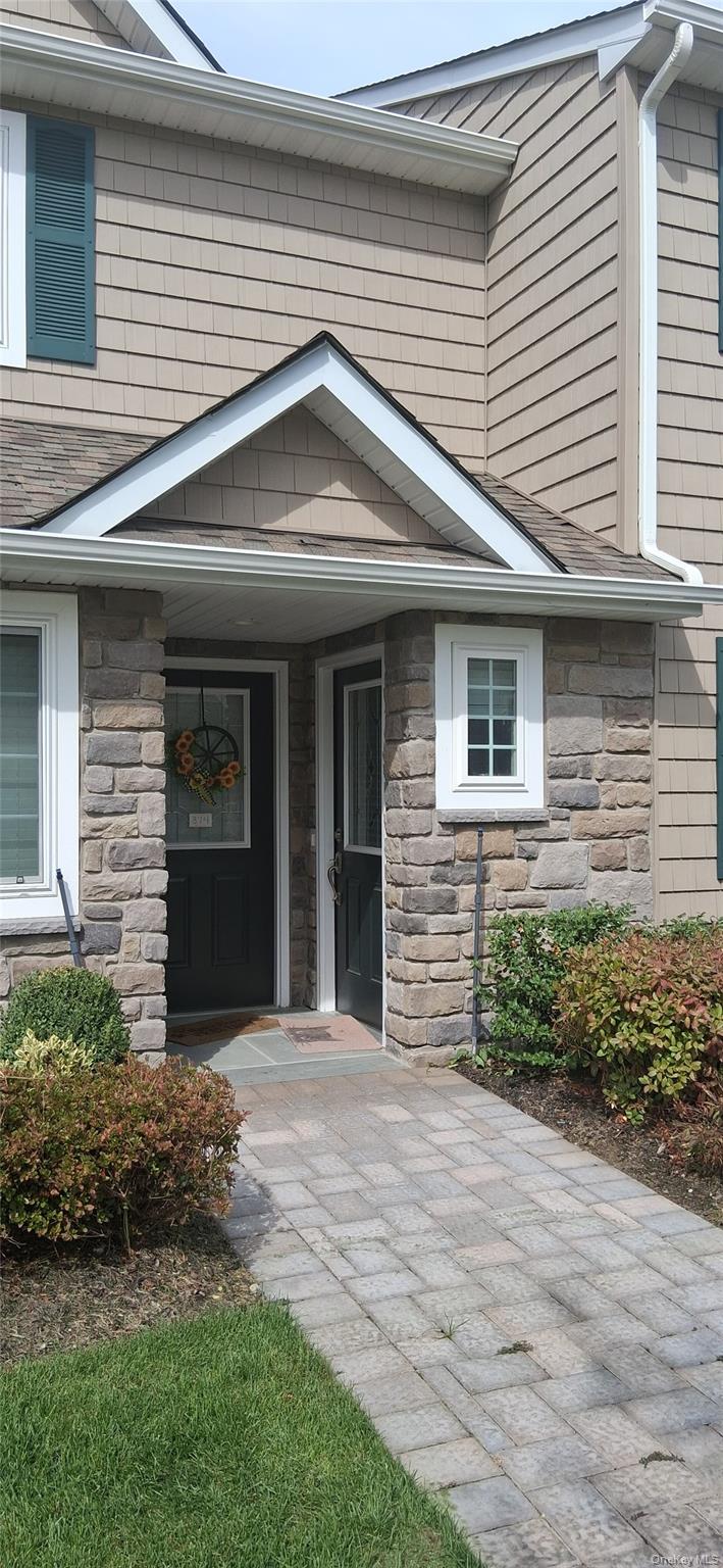 373 Plad Blvd, Holtsville, NY 11742, USA property photo