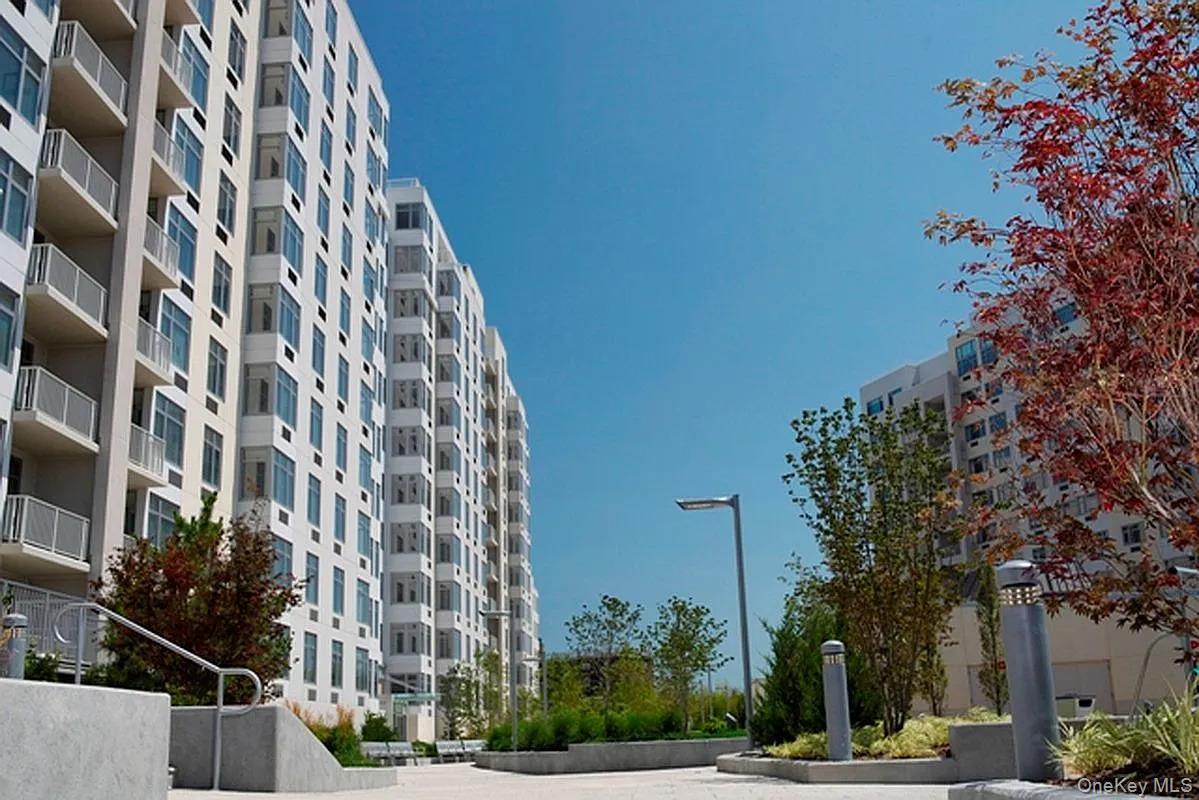 40-28 College Point Blvd, Flushing, NY 11354, USA property photo