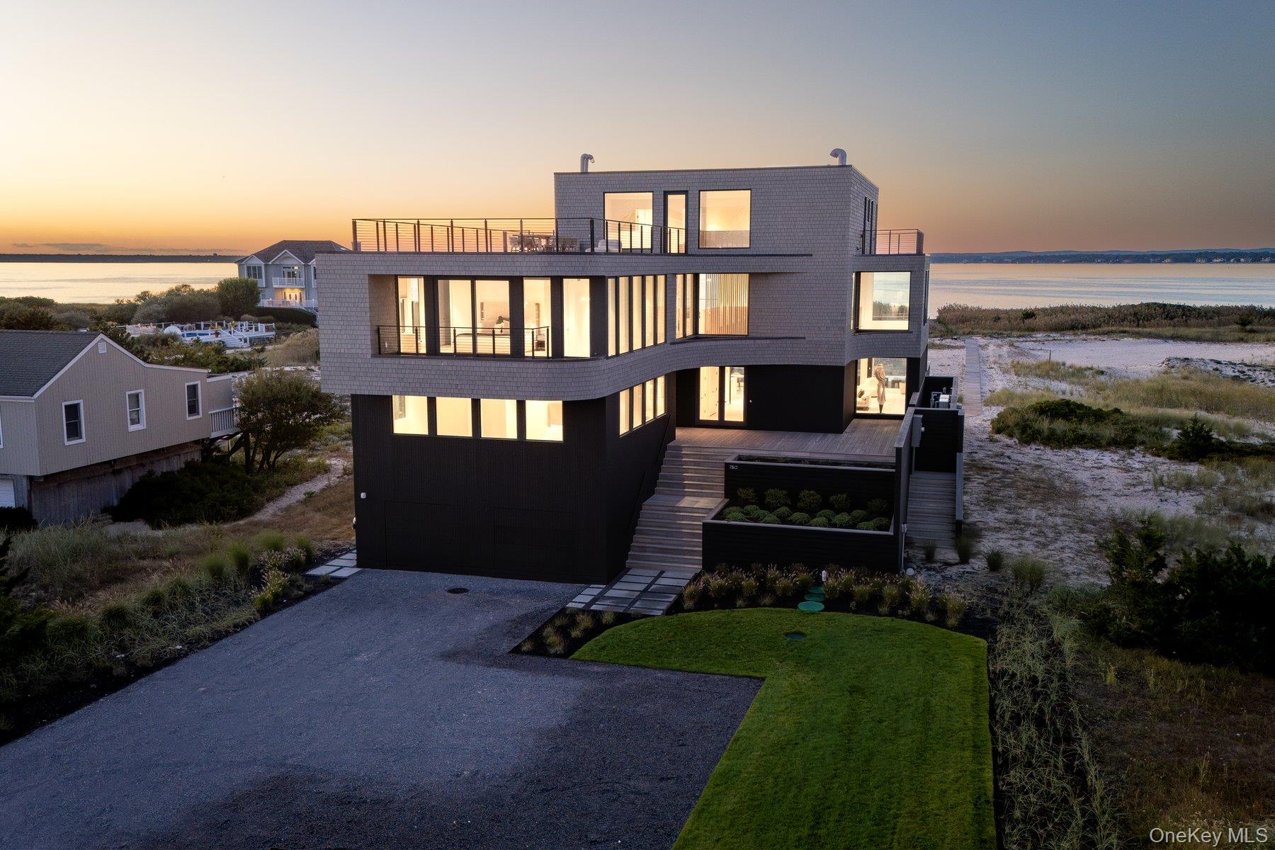 780 Dune Rd, Westhampton Beach, NY 11978, USA property photo