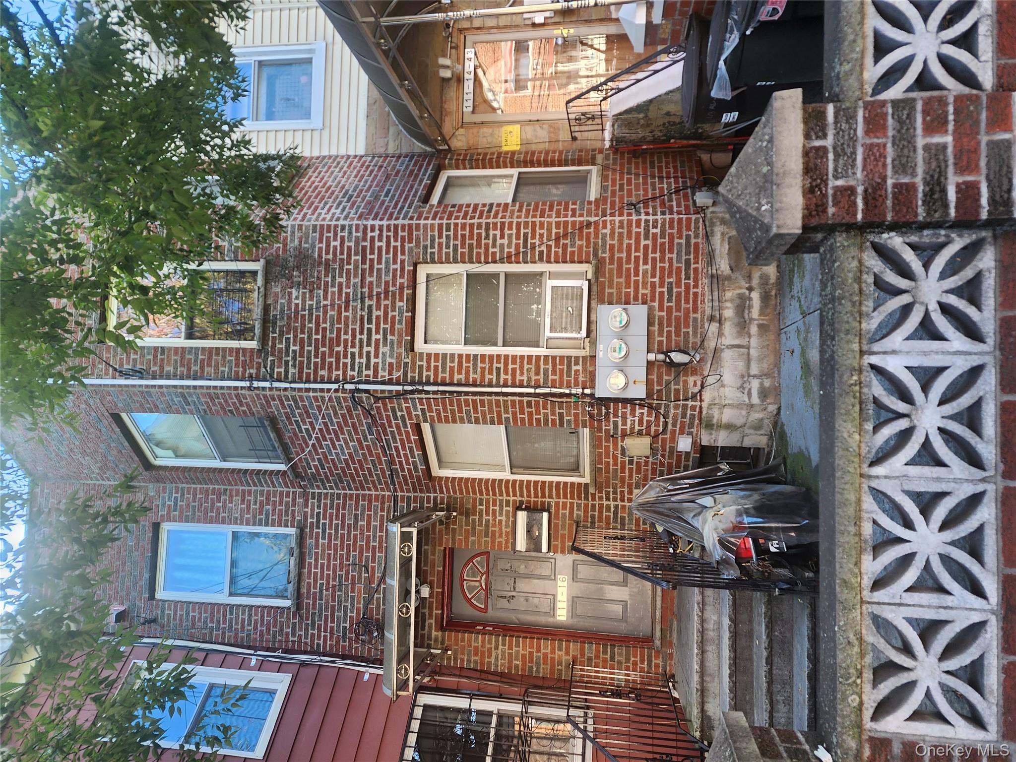 111-16 43rd Ave, Flushing, NY 11368, USA property photo