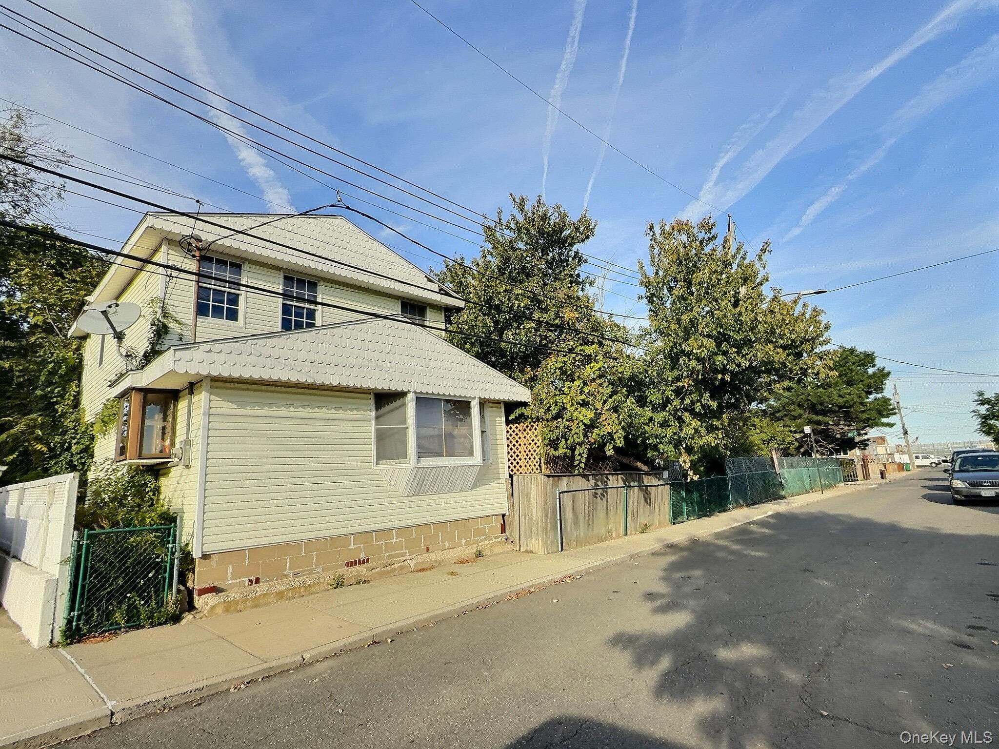 8-15 Walton Rd, Far Rockaway, NY 11693, USA property photo