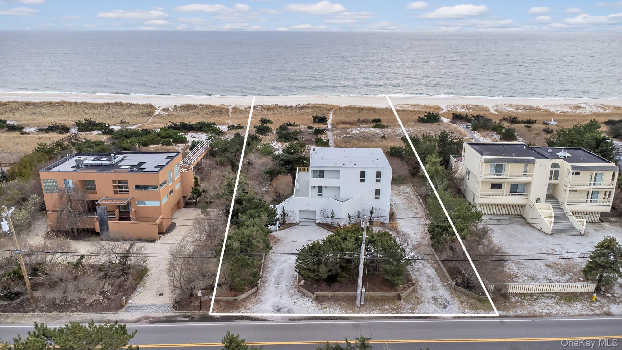 561 Dune Rd, Westhampton Beach, NY 11978, USA property photo