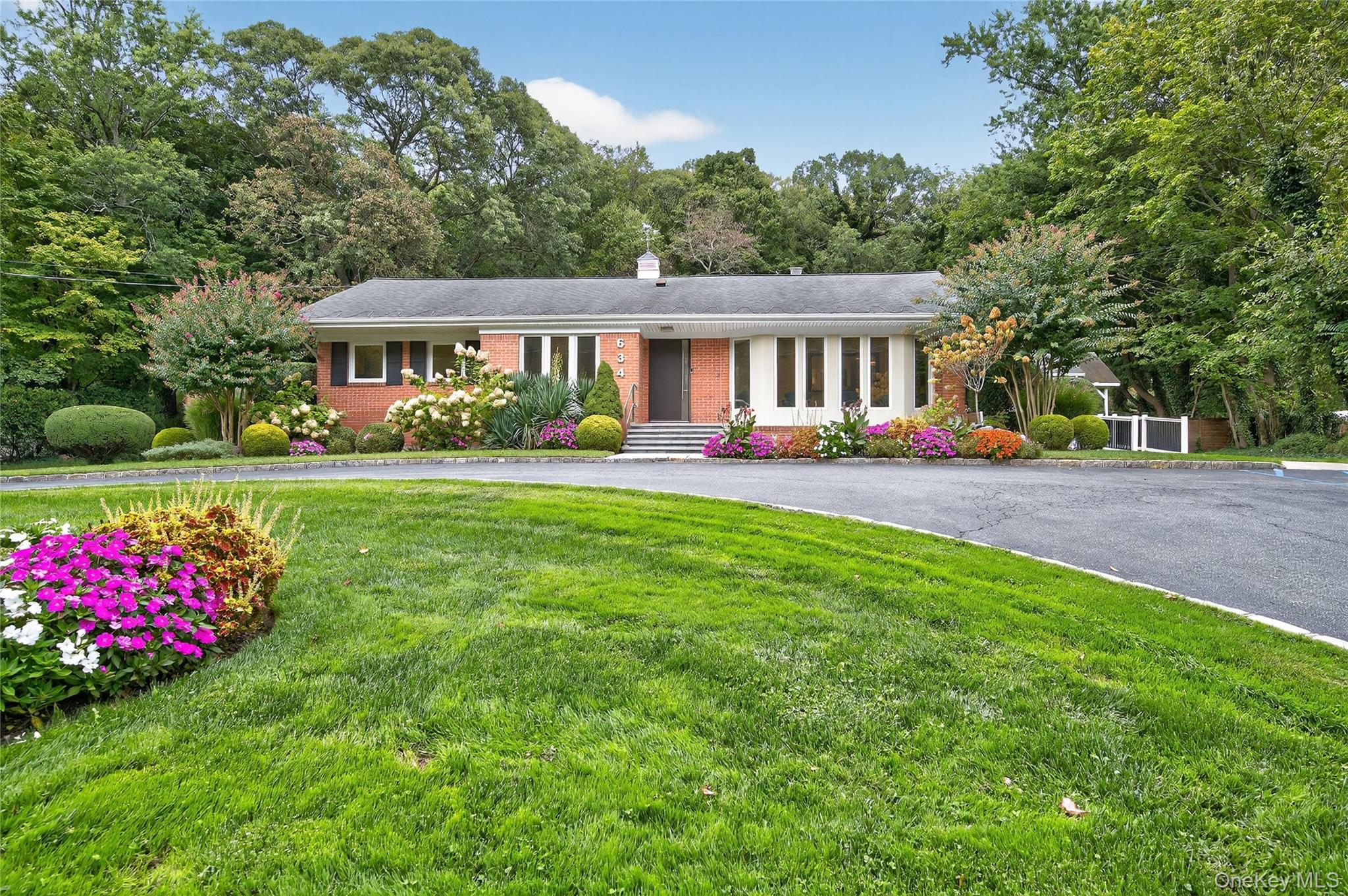 634 Park Avenue Huntington, NY 11743 property photo