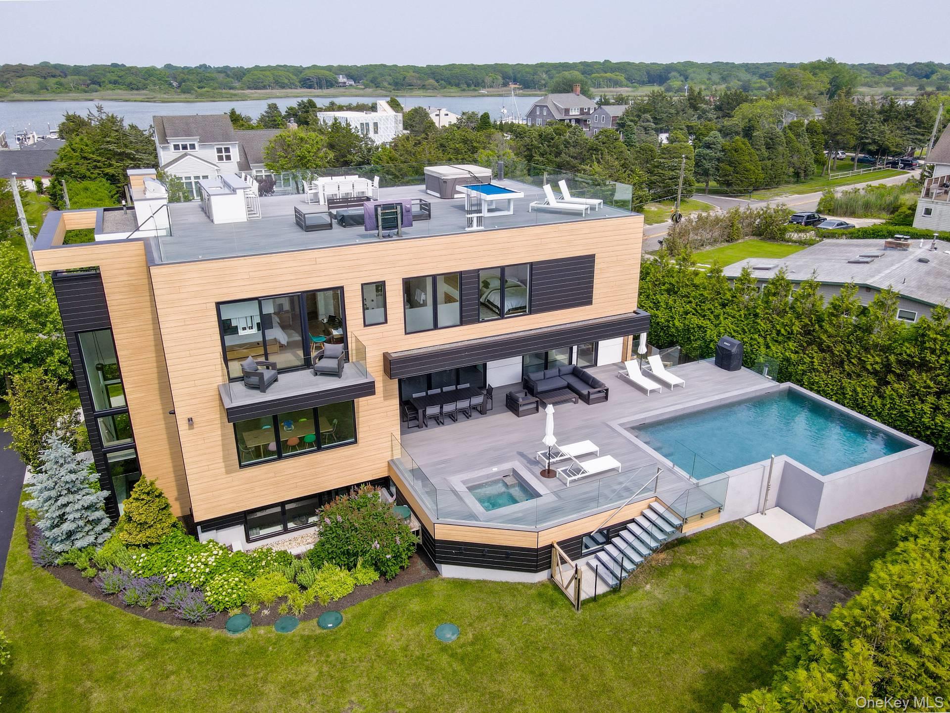 8 Middle Pond Ln, Southampton, NY 11968, USA property photo
