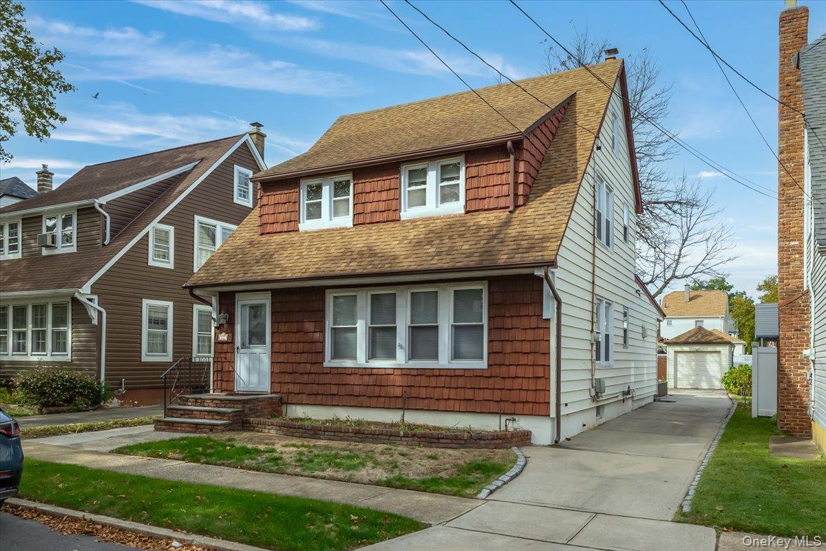 61 Dartmouth St, Williston Park, NY 11596, USA property photo