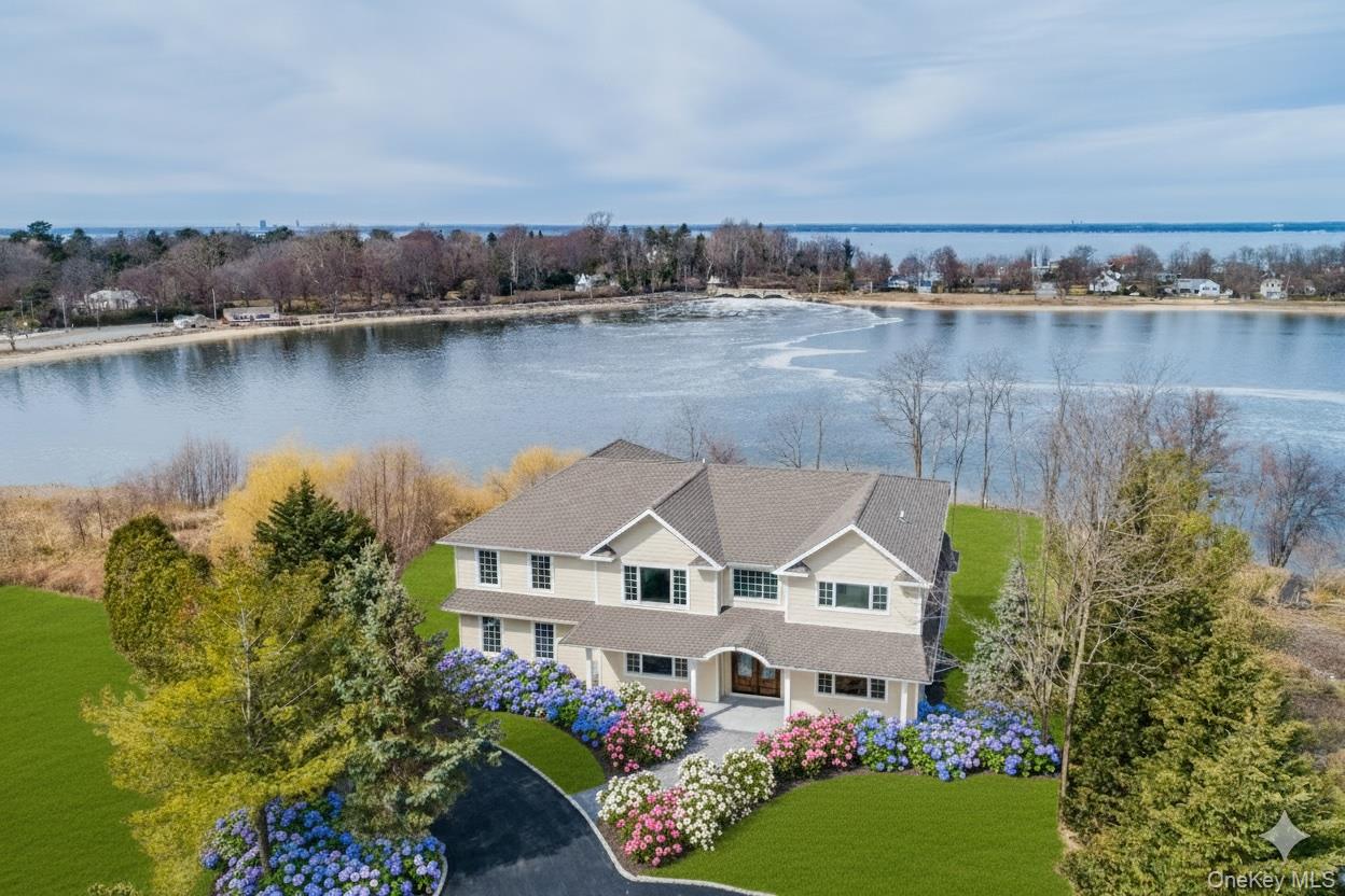 12 Barbara Ln, Glen Cove, NY 11542, USA property photo